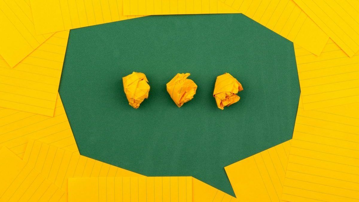 Yellow paper shaped into a universal chat symbol with green background
